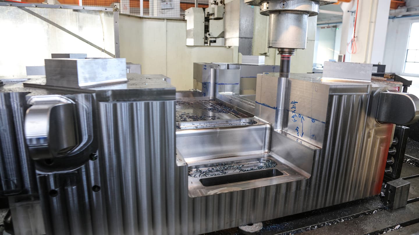 LKMのモールドベース